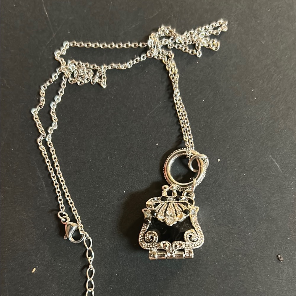 Elegant Silver Pendant Necklace